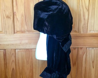 Victorian/Edwardian Era Velvet Shawl, Mourning Clothing