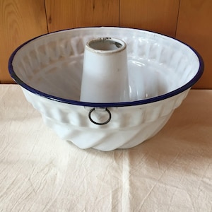 Vintage White Enamel Bundt Cake Mold: Blue Rim, Swirl Pattern, Farmhouse Kitchen Decor