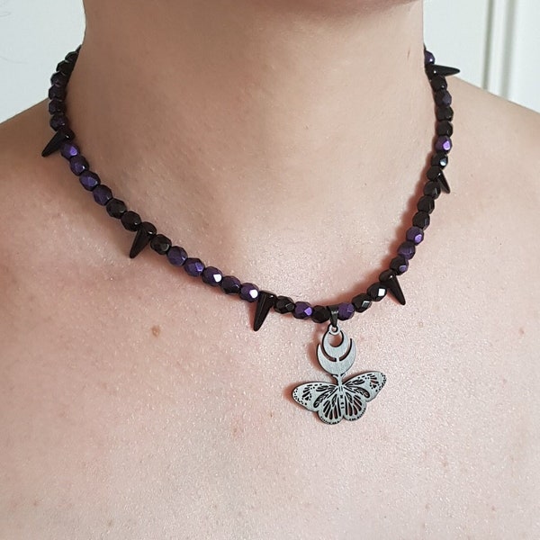 Collier papillon et lune noir et violet, style witchy victorien