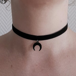 Black crescent moon choker in velvet and stainless steel