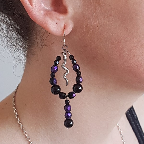 Boucles d'oreilles serpents et perles, noire et violette