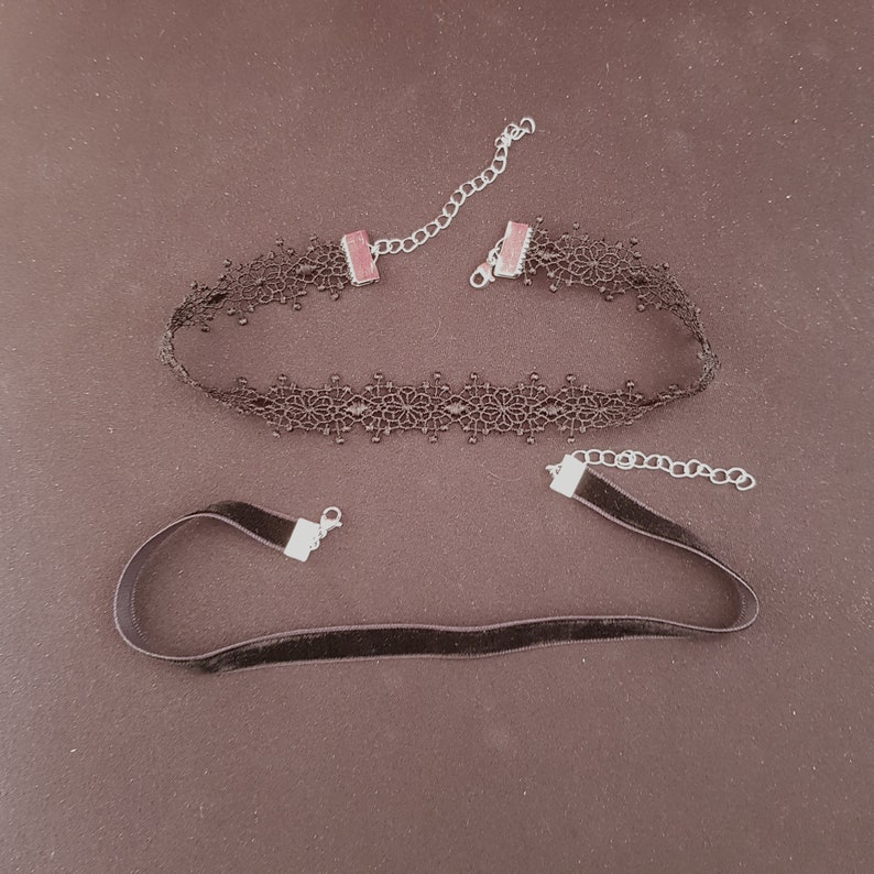 Set of two chokers, in velvet and lace image 4