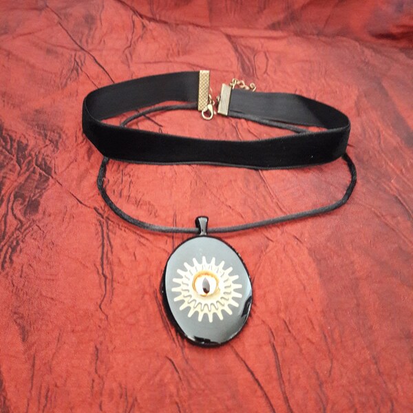 Collier choker steampunk avec pendentif rouage et oeil