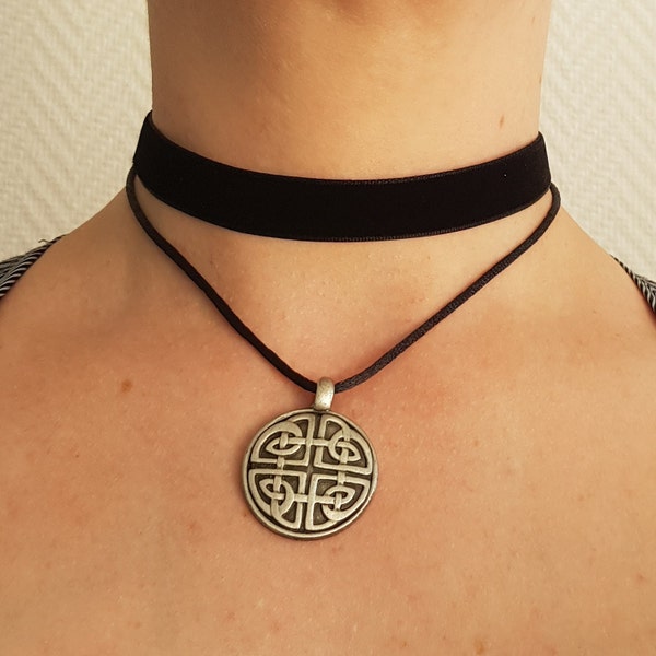 Collier multi-rang nœud celtique