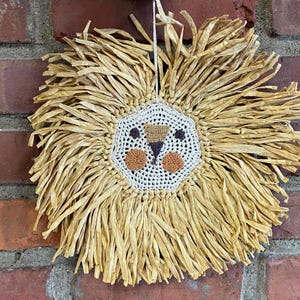 Lion Wall Decor - Wall Hanging Raffia Lion Face - Nursery Kids Baby Room Safari Jungle Animal Zoo Boho Scandinavian Decoration Crochet Art
