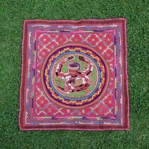 Shipibo Altar Cloth: Embroidered Kené Shamanic Textile Art 71 cm x 65 cm