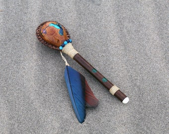 Hummingbird Rattle Decorated with Beads, Macaw Feather and Peruvian Turquoise | Shamanic Rattle from Peru | Handle part made of Madera Negra