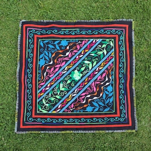 Shipibo Altar Cloth: Traditional Embroidered Kené Art 75 cm x 72 cm