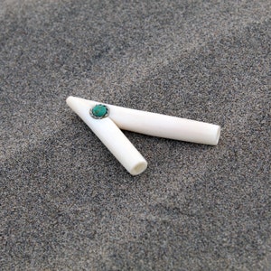Bone Kuripe Self Applicator | Decorated with Peruvian Turquoise