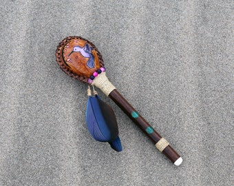Hummingbird Rattle Decorated with Beads, Macaw Feather and Peruvian Turquoise | Shamanic Rattle from Peru | Handle part made of Madera Negra