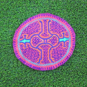 Shipibo Altar Cloth made by Shipibo Female Shaman | 22 cm in diameter  | Traditional Shipibo Embroidery | Ayahuasca vision pattern