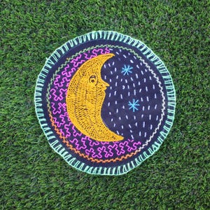 Shipibo Altar Cloth made by Shipibo Female Shaman | 20 cm in diameter  | Traditional Shipibo Embroidery | Ayahuasca vision pattern