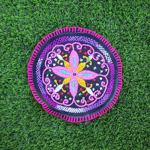 Shipibo Altar Cloth made by Shipibo Female Shaman | 20 cm in diameter  | Traditional Shipibo Embroidery | Ayahuasca vision pattern