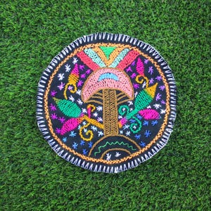 Shipibo Altar Cloth made by Shipibo Female Shaman | 21 cm in diameter  | Traditional Shipibo Embroidery | Ayahuasca vision pattern