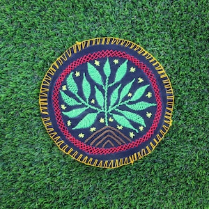 Shipibo Altar Cloth made by Shipibo Female Shaman | 20 cm in diameter  | Traditional Shipibo Embroidery | Ayahuasca vision pattern