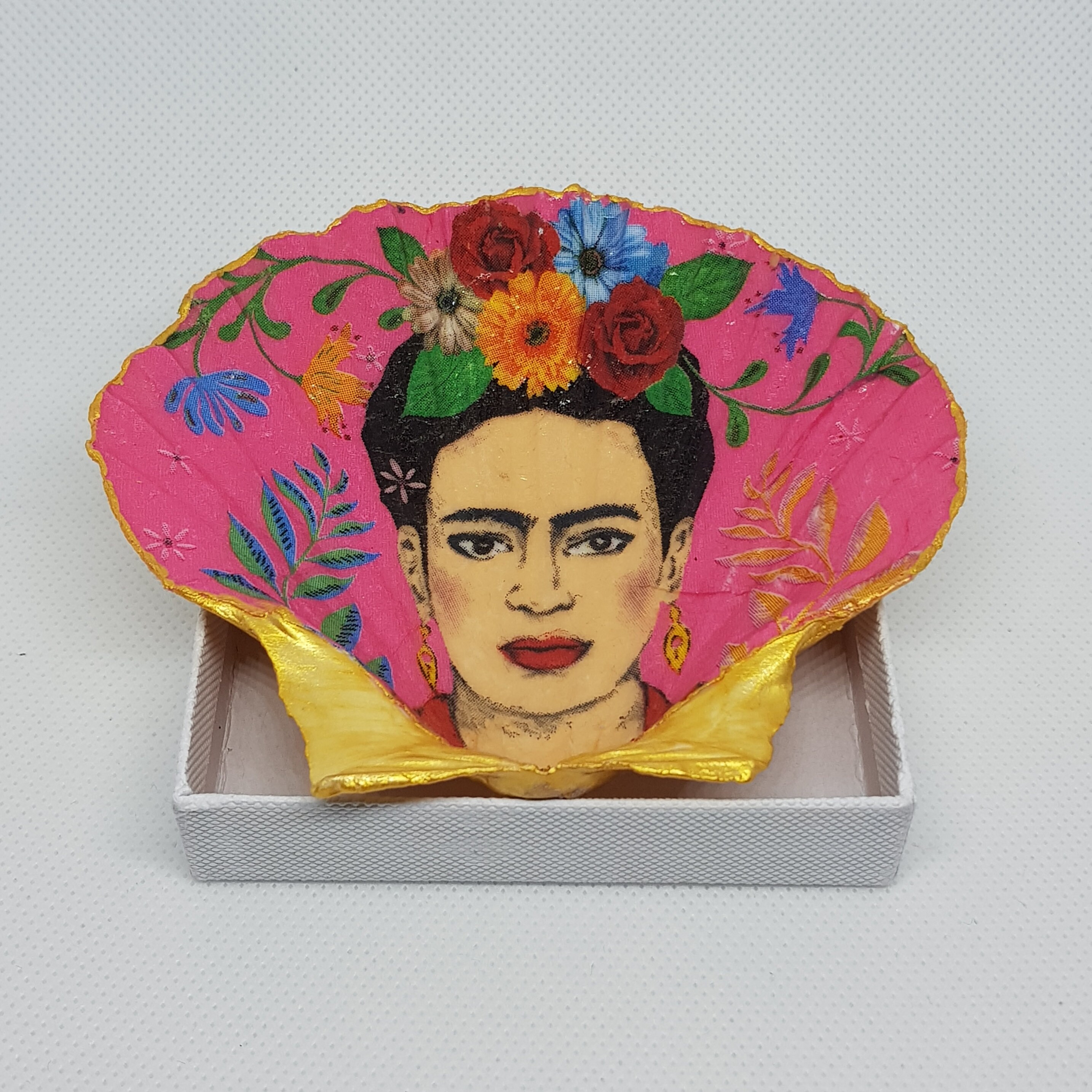 Vibrant Frida Kahlo print scallop shell trinket dish in | Etsy