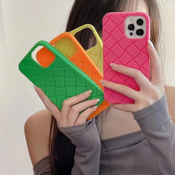 Intrecciato Funda de silicona de goma para iPhone Muchos tamaños - Enrejado tejido Funda para iPhone 15, iPhone 14 Perico Verde, Negro, Marfil o Bon Bon Rosa