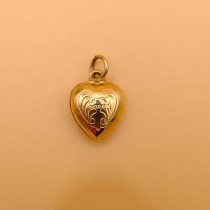 Charm coeur gravé 9 carats