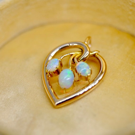 A fabulous antique opal heart pendant, three beau… - image 4