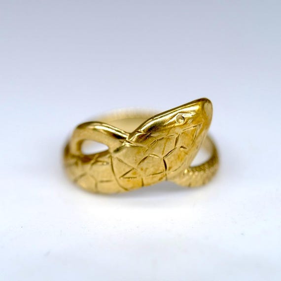 A beautifully engraved solid 9ct coiled snake ring - image 1