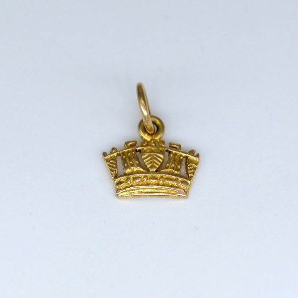 Charm / pendentif couronne navale vintage en or jaune 9 carats, The Sweet Little, vers 1950