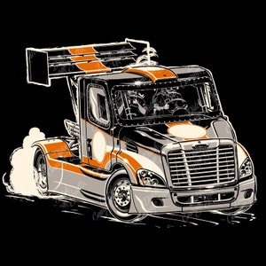 Puede incluir: Un camión semi-remolque negro y naranja con un gran alerón en la cabina. El camión está conduciendo por una carretera con humo saliendo de las llantas. El camión tiene un círculo blanco con un contorno negro en el capó.