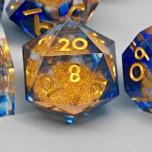 Gold Liquid Core D&D Würfel Set, Einzigartiges Dungeons und Dragons Würfel Set für Geschenke, mystisches RPG D & D Würfel Geschenk, Geschenk für Ihn