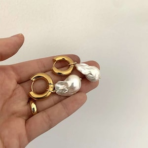14k Gold Filled Baroque Pearl Hoops, Abstract Fresh Pearl Dangle Earrings, Organic Pearl Earrings,Big Baroque Pearl Earrings,Bridal Earrings