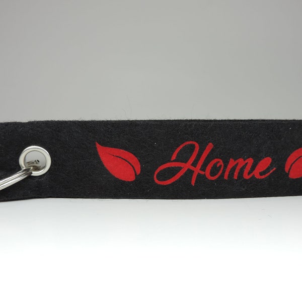 Filz Schlüssel Anhänger schwarz print "Home" in rot Schlüsselband personalisiert Mitbringsel Geschenk