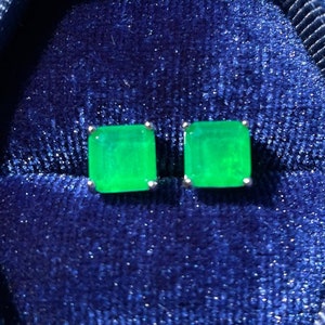 Minimalist Art EMERALD Color Earring Vibrant Green Emerald Green Earring Stud 7x7mm, Neon Glowing Aug Birthstone 18KGP