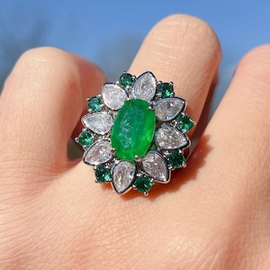 EMERALD Green Heart Shape Halo Luxury Vibrant Green Emerald Halo Ring Aug Birthstone Emerald Neon Glowing Adujustable Size 6-8