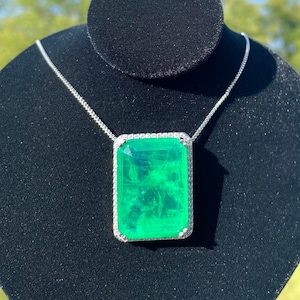 Jumbo EMERALD Color Luxury Vibrant Green Heart Emerald Pendant Elegant Pendant, Neon Glowing Silver Color Setting Aug Birthstone 18KGP