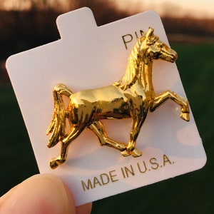 SimulatedVintage Golden Horse Brooch Pin/New with original tag/Vintage Piece Pin Post was Rusted/Gold Plated