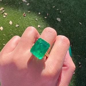 15 Carat Jumbo Emerald Green Solitaire Engagement Ring, May Birthstone Gift Exotic Emerald Green Ring w S925 w 18KGP Golden Setting