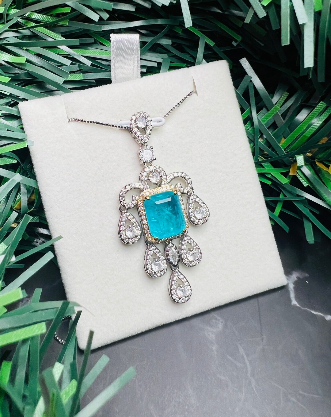 オーシャンブルーペンダント高級タッセルパライバトルマリン、壮麗な