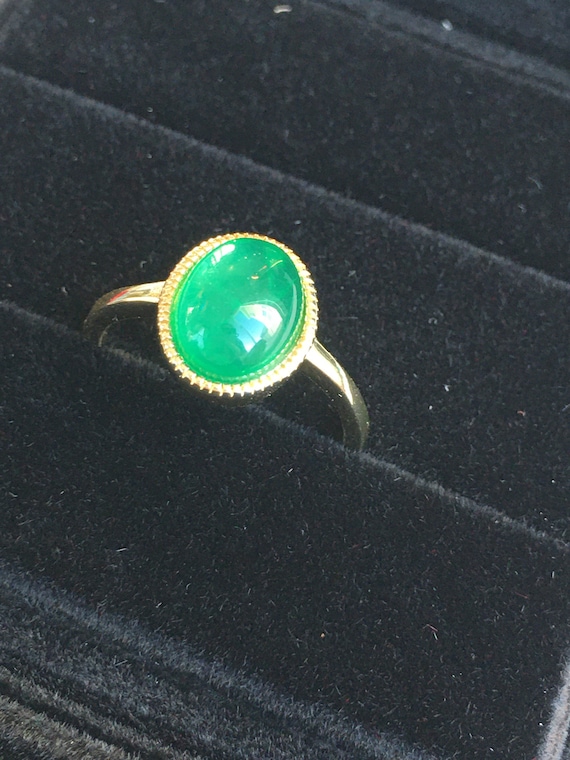 ヴィンテージ調 グリーンストーン リング （緑色カボション / 彫金