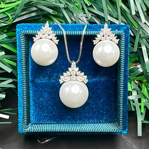 White Pearl Bridal Wedding Set Sea Pearl Pendant Elegant Set Vintage Fashion stylish Pearl pendant best gift jewelry