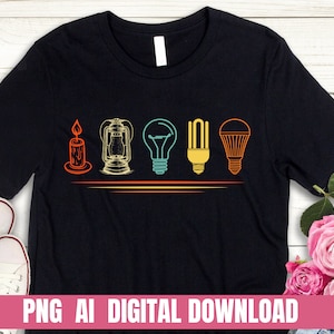 Puede incluir: Camiseta negra con un diseño retro de varias fuentes de luz: una vela, una linterna y bombillas. El diseño utiliza tonos naranja, amarillo y azul, con una línea horizontal debajo. El texto en la parte inferior dice "PNG AI DIGITAL DOWNLOAD".