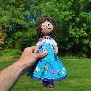 Grande poupée colombienne « Mirabel » faite à la main de Disney’s Encanto (de Colombie)