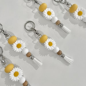 Personalised Keychain / Daisy Beaded Keychain / Flower Beaded Keychain / Keyring / Bag Tag / White / Yellow