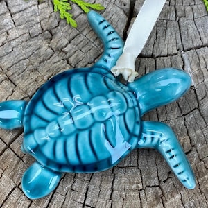 Meeresschildkröte - Porzellan Kunst Hängefigur, türkis - Hand glasierte Weihnachtsschmuck Urlaub Geschenk Strand Küstentier Dekoration