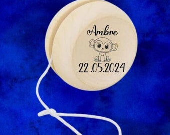 Wooden yoyo personalized by engraving for wedding, baptism, birthday guest gifts.