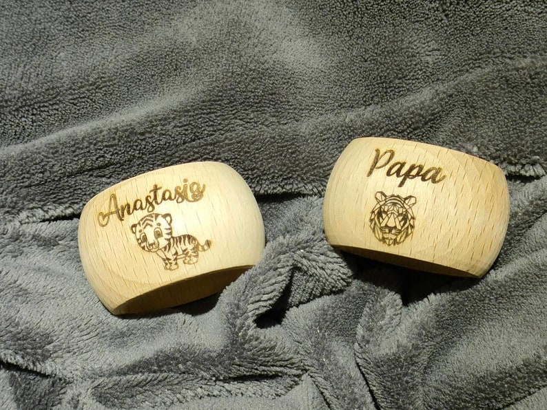 Servilletero de madera personalizado. Anillo de madera personalizado Boda, Día de la Madre, Día del Padre, regalo, cumpleaños, vajilla. imagen 2