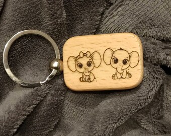 Porte clef en bois personnalisé. Cadeau Fête des Pères Mères / Idée Témoins Anniversaire EVG EVJF Mariage.