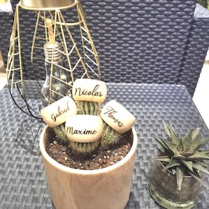 Portatovaglioli in legno personalizzato – Nome inciso | Regalo unico per matrimoni, compleanni, festa del papà/della mamma, nonni.