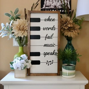 When Words Fail Music Speaks Wooden Farmhouse Sign, Piano Key Motif, Music Lover Gift, Music Farmhouse Sign, Musician Gift, Piano Wall Art