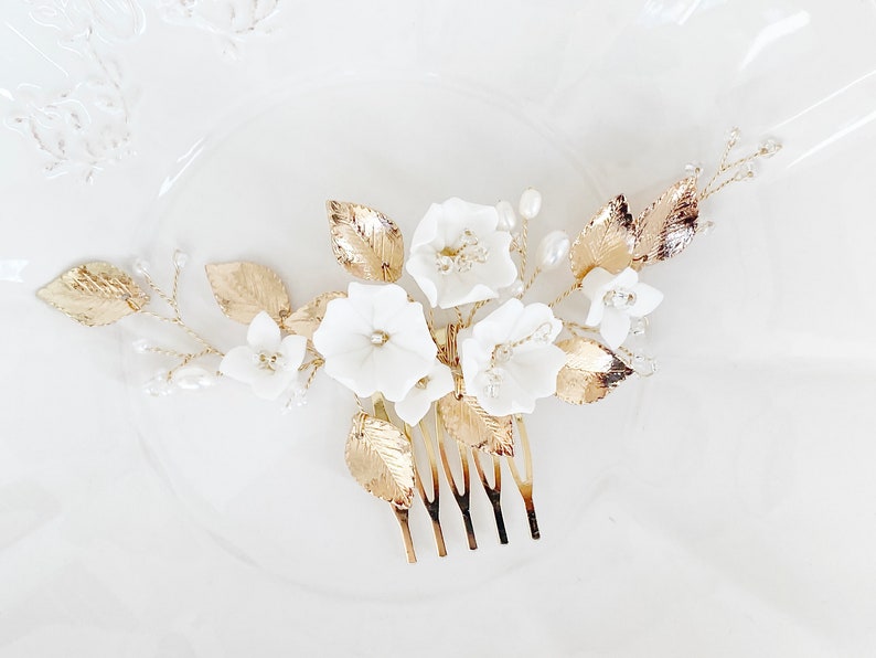 Peigne à cheveux de mariée avec fleurs et perles, or, blanc, bijoux de mariée pour mariage, coiffure de mariée, cheveux, demoiselle d'honneur, coiffure de mariée, bijoux de cheveux de mariée image 7