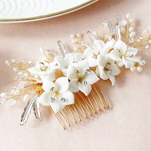 Bijoux de mariée fleurs blanches peigne à cheveux en or blanc avec fleurs Accessoires cheveux mariage perles nuptiales accessoires cheveux mariage coiffure mariage image 5