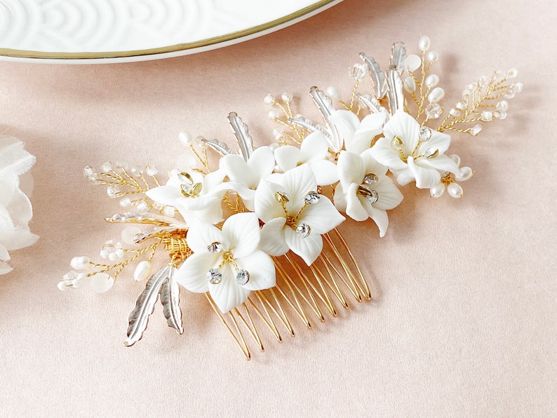 Bijoux de mariée fleurs blanches peigne à cheveux en or blanc avec fleurs Accessoires cheveux mariage perles nuptiales accessoires cheveux mariage coiffure mariage image 5