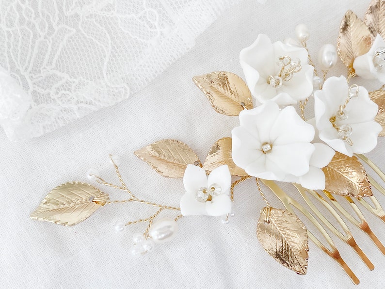 Peigne à cheveux de mariée avec fleurs et perles, or, blanc, bijoux de mariée pour mariage, coiffure de mariée, cheveux, demoiselle d'honneur, coiffure de mariée, bijoux de cheveux de mariée image 5